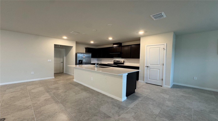 DAVENPORT, Florida 33896, 4 Bedrooms Bedrooms, ,3 BathroomsBathrooms,Residential,For Sale,CHARMING AVE,0,MFRO6400556