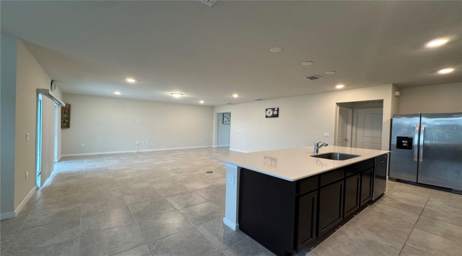 DAVENPORT, Florida 33896, 4 Bedrooms Bedrooms, ,3 BathroomsBathrooms,Residential,For Sale,CHARMING AVE,0,MFRO6400556