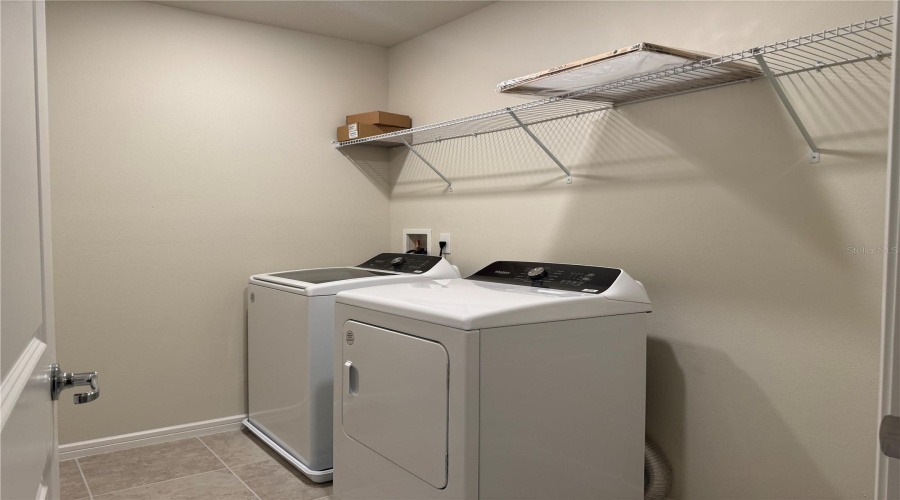 DAVENPORT, Florida 33896, 4 Bedrooms Bedrooms, ,3 BathroomsBathrooms,Residential,For Sale,CHARMING AVE,0,MFRO6400556