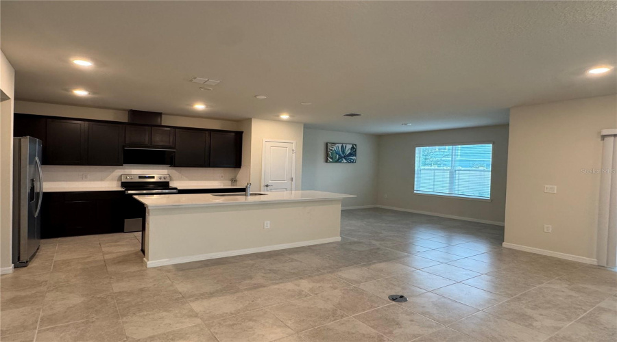 DAVENPORT, Florida 33896, 4 Bedrooms Bedrooms, ,3 BathroomsBathrooms,Residential,For Sale,CHARMING AVE,0,MFRO6400556