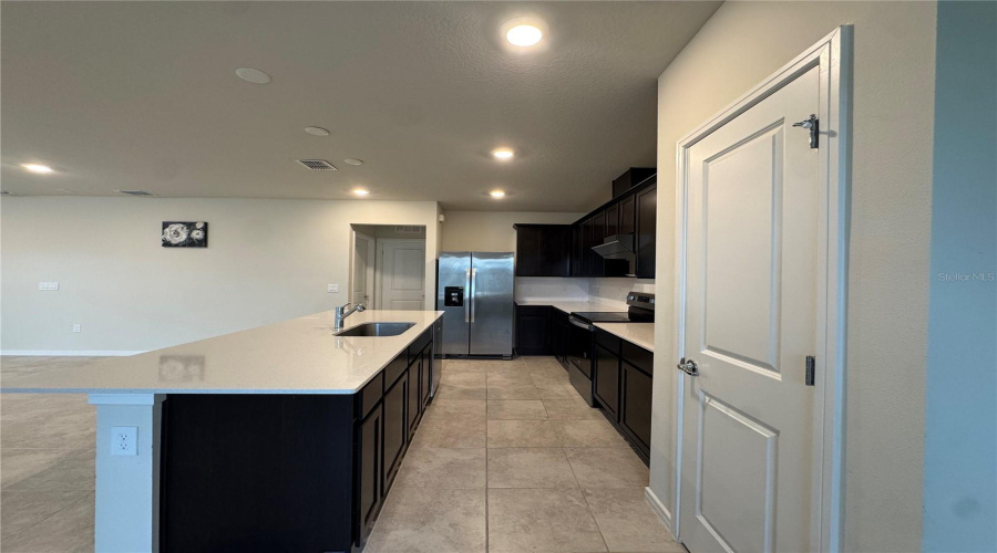 DAVENPORT, Florida 33896, 4 Bedrooms Bedrooms, ,3 BathroomsBathrooms,Residential,For Sale,CHARMING AVE,0,MFRO6400556