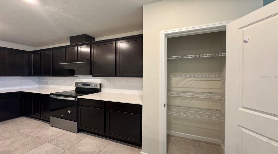 DAVENPORT, Florida 33896, 4 Bedrooms Bedrooms, ,3 BathroomsBathrooms,Residential,For Sale,CHARMING AVE,0,MFRO6400556