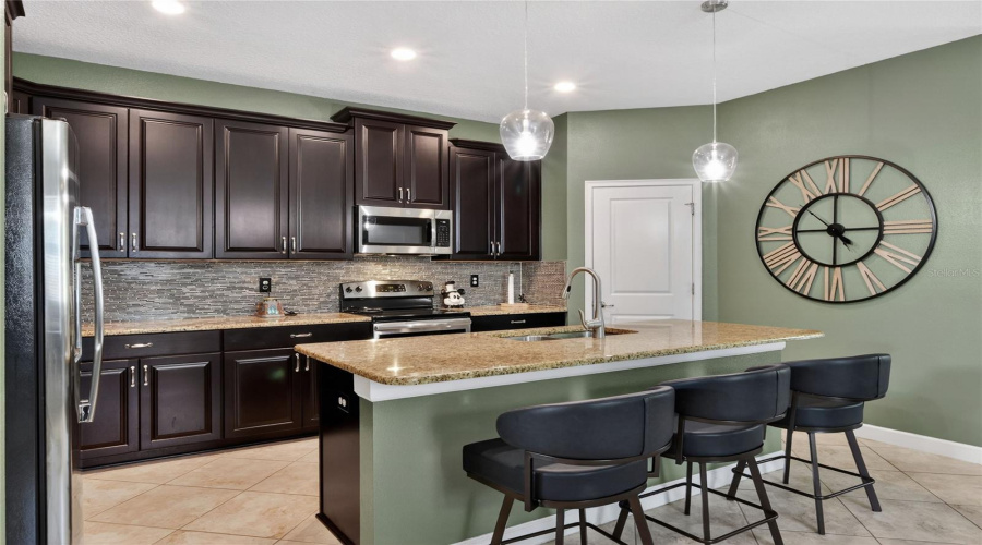 DAVENPORT, Florida 33837, 4 Bedrooms Bedrooms, ,3 BathroomsBathrooms,Residential,For Sale,CORTLAND,0,MFRL4961107