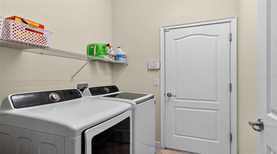 DAVENPORT, Florida 33837, 4 Bedrooms Bedrooms, ,3 BathroomsBathrooms,Residential,For Sale,CORTLAND,0,MFRL4961107