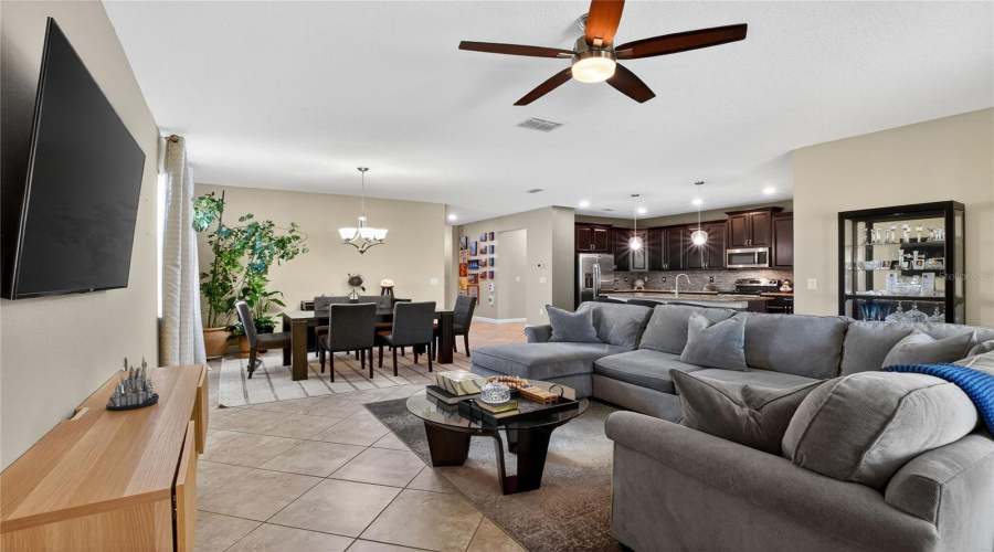 DAVENPORT, Florida 33837, 4 Bedrooms Bedrooms, ,3 BathroomsBathrooms,Residential,For Sale,CORTLAND,0,MFRL4961107