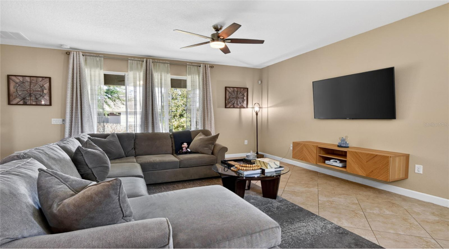 DAVENPORT, Florida 33837, 4 Bedrooms Bedrooms, ,3 BathroomsBathrooms,Residential,For Sale,CORTLAND,0,MFRL4961107