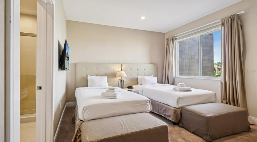 KISSIMMEE, Florida 34747, 4 Bedrooms Bedrooms, ,4 BathroomsBathrooms,Residential,For Sale,BRASILIA,0,MFRO6398263