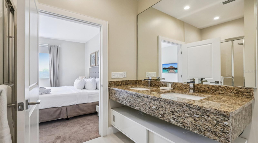 KISSIMMEE, Florida 34747, 4 Bedrooms Bedrooms, ,4 BathroomsBathrooms,Residential,For Sale,BRASILIA,0,MFRO6398263