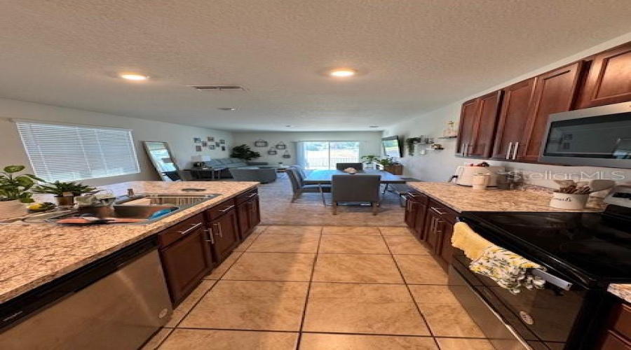 DAVENPORT, Florida 33837, 3 Bedrooms Bedrooms, ,2 BathroomsBathrooms,Residential,For Sale,COOL SUMMER,0,MFRS5147759