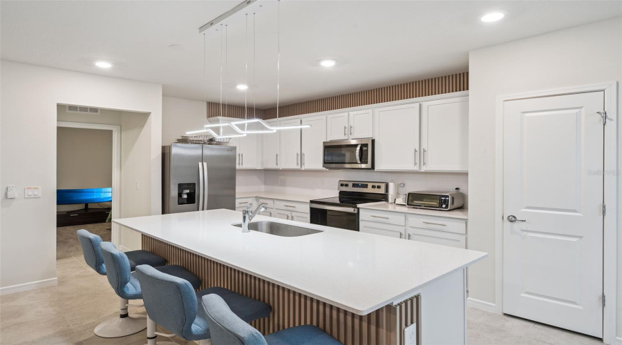 DAVENPORT, Florida 33896, 5 Bedrooms Bedrooms, ,3 BathroomsBathrooms,Residential,For Sale,DELIGHTFUL,0,MFRO6400793