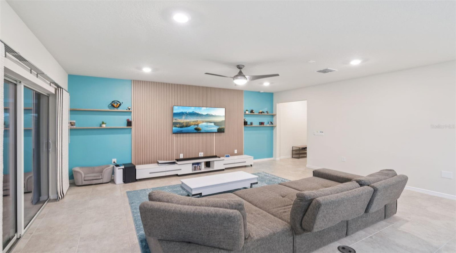 DAVENPORT, Florida 33896, 5 Bedrooms Bedrooms, ,3 BathroomsBathrooms,Residential,For Sale,DELIGHTFUL,0,MFRO6400793