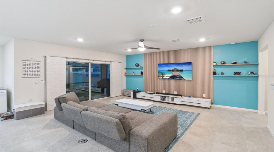 DAVENPORT, Florida 33896, 5 Bedrooms Bedrooms, ,3 BathroomsBathrooms,Residential,For Sale,DELIGHTFUL,0,MFRO6400793