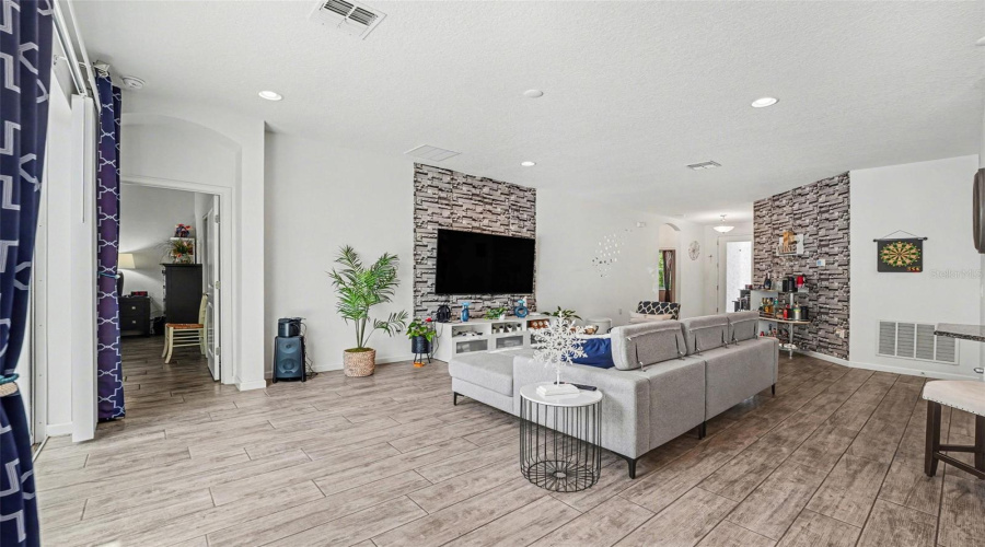 DAVENPORT, Florida 33837, 3 Bedrooms Bedrooms, ,2 BathroomsBathrooms,Residential,For Sale,SAPPHIRE DR,0,MFRTB8500041