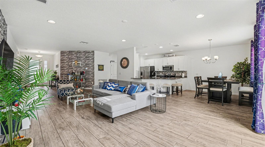 DAVENPORT, Florida 33837, 3 Bedrooms Bedrooms, ,2 BathroomsBathrooms,Residential,For Sale,SAPPHIRE DR,0,MFRTB8500041