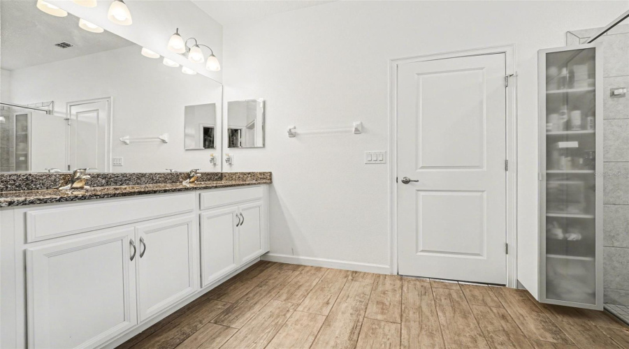 DAVENPORT, Florida 33837, 3 Bedrooms Bedrooms, ,2 BathroomsBathrooms,Residential,For Sale,SAPPHIRE DR,0,MFRTB8500041