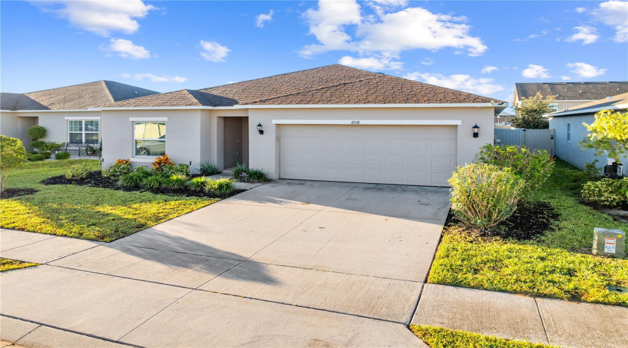 DAVENPORT, Florida 33837, 4 Bedrooms Bedrooms, ,2 BathroomsBathrooms,Residential,For Sale,MEADOW BEND,0,MFRO6346994