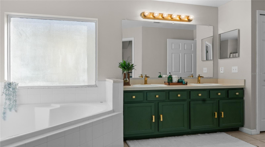 DAVENPORT, Florida 33897, 5 Bedrooms Bedrooms, ,3 BathroomsBathrooms,Residential,For Sale,LANGHAM,0,MFRO6372795