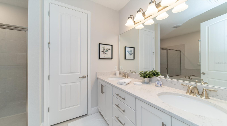 KISSIMMEE, Florida 34747, 8 Bedrooms Bedrooms, ,6 BathroomsBathrooms,Residential,For Sale,AUBURN,0,MFRO6400825