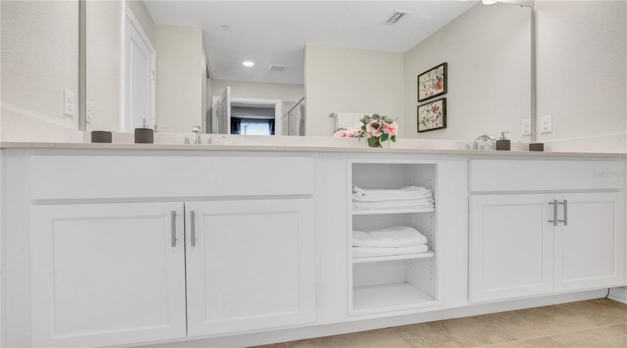 KISSIMMEE, Florida 34746, 3 Bedrooms Bedrooms, ,2 BathroomsBathrooms,Residential,For Sale,CLOCK TOWER,0,MFRO6233086