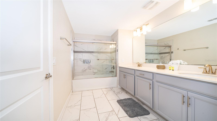 KISSIMMEE, Florida 34746, 5 Bedrooms Bedrooms, ,4 BathroomsBathrooms,Residential,For Sale,LOVE STOREY,0,MFRO6390062