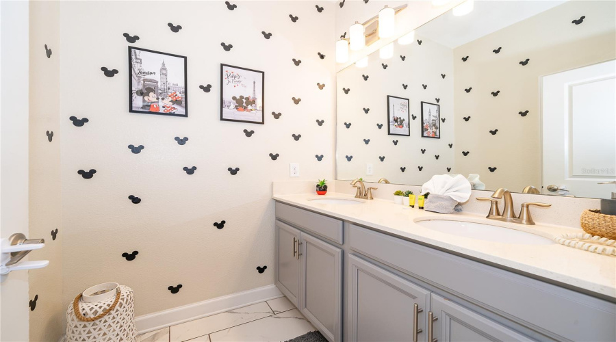 KISSIMMEE, Florida 34746, 5 Bedrooms Bedrooms, ,4 BathroomsBathrooms,Residential,For Sale,LOVE STOREY,0,MFRO6390062