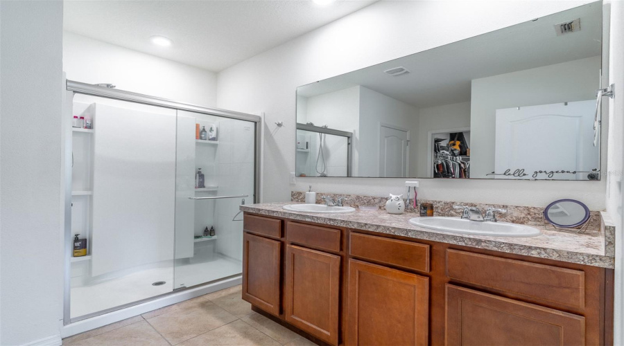 DAVENPORT, Florida 33897, 4 Bedrooms Bedrooms, ,2 BathroomsBathrooms,Residential,For Sale,FOX SQUIRREL,0,MFRO6401376