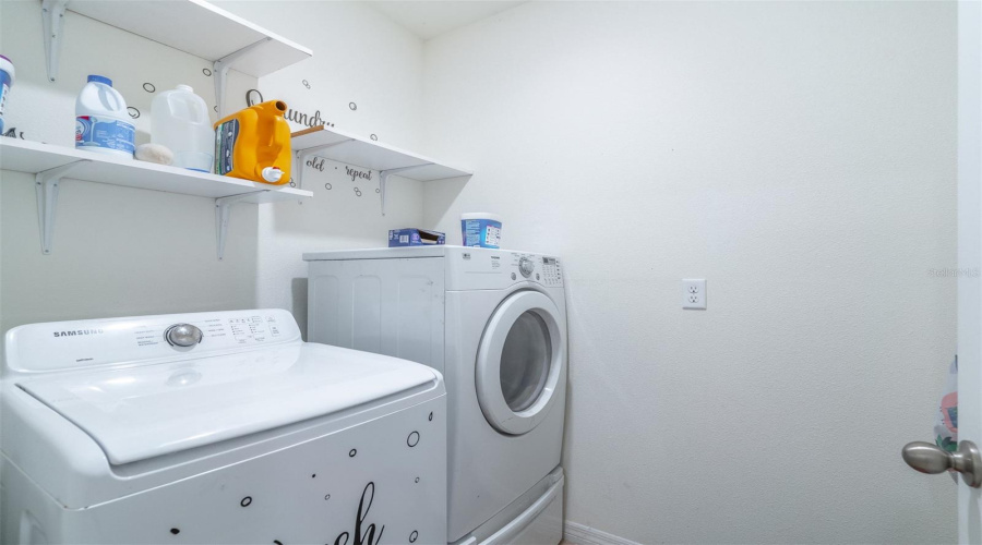 DAVENPORT, Florida 33897, 4 Bedrooms Bedrooms, ,2 BathroomsBathrooms,Residential,For Sale,FOX SQUIRREL,0,MFRO6401376