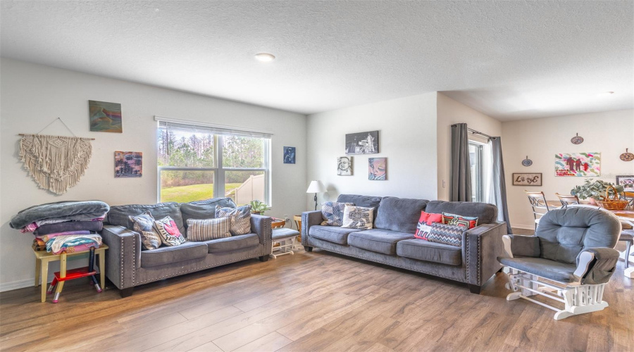 DAVENPORT, Florida 33897, 4 Bedrooms Bedrooms, ,2 BathroomsBathrooms,Residential,For Sale,FOX SQUIRREL,0,MFRO6401376