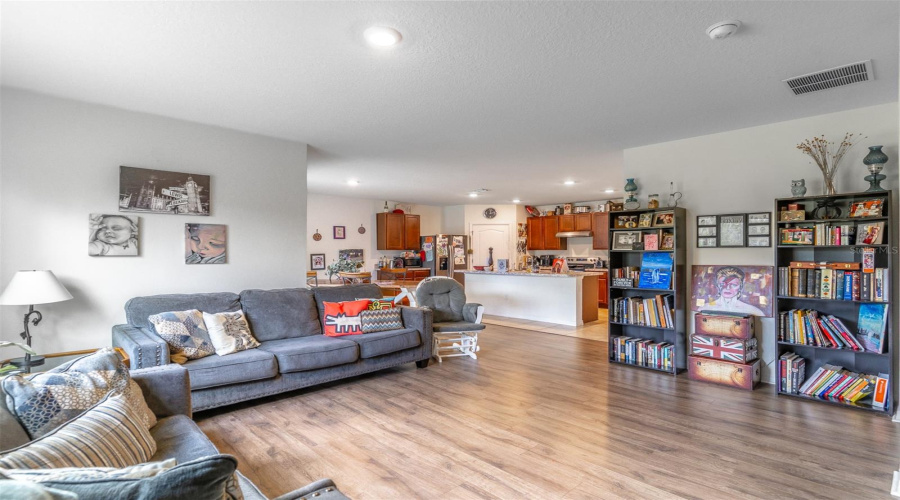 DAVENPORT, Florida 33897, 4 Bedrooms Bedrooms, ,2 BathroomsBathrooms,Residential,For Sale,FOX SQUIRREL,0,MFRO6401376