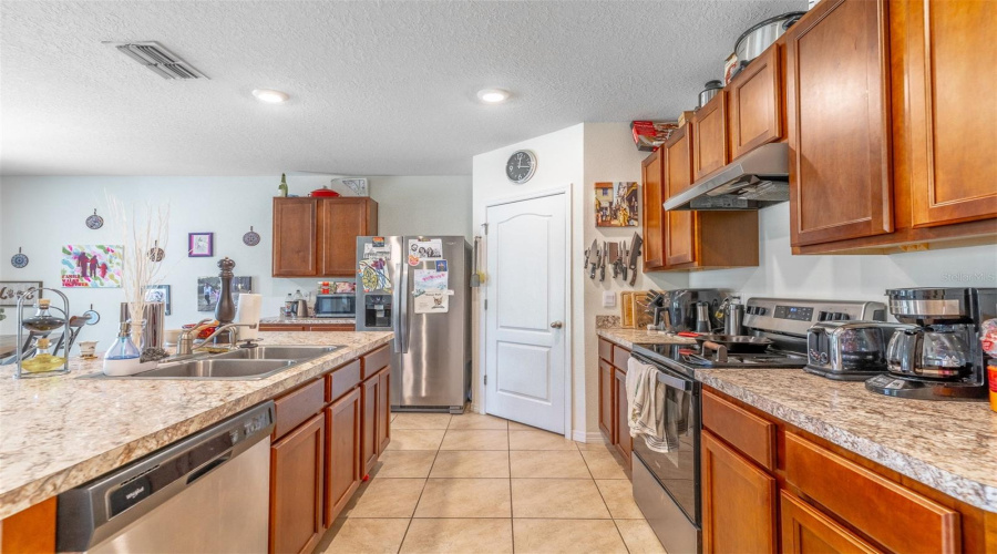 DAVENPORT, Florida 33897, 4 Bedrooms Bedrooms, ,2 BathroomsBathrooms,Residential,For Sale,FOX SQUIRREL,0,MFRO6401376