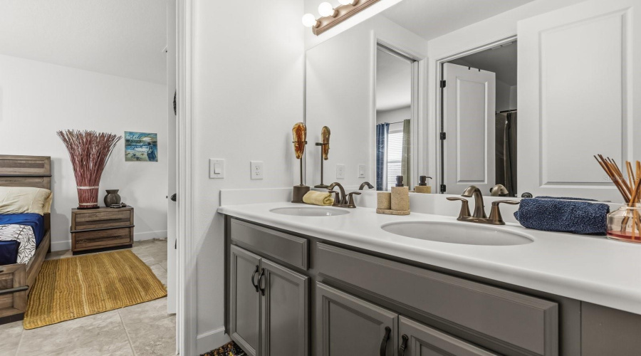 Bathroom (second level)