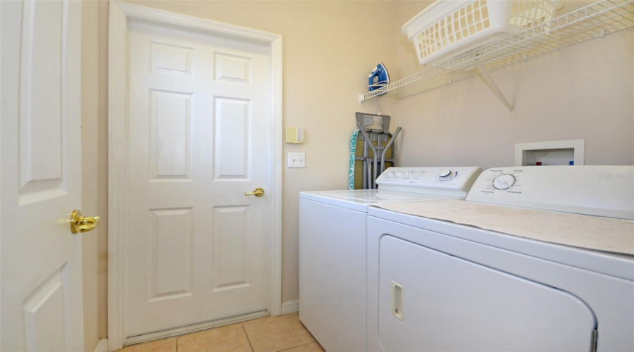 DAVENPORT, Florida 33897, 5 Bedrooms Bedrooms, ,3 BathroomsBathrooms,Residential,For Sale,CORVINA,0,MFRS5146455