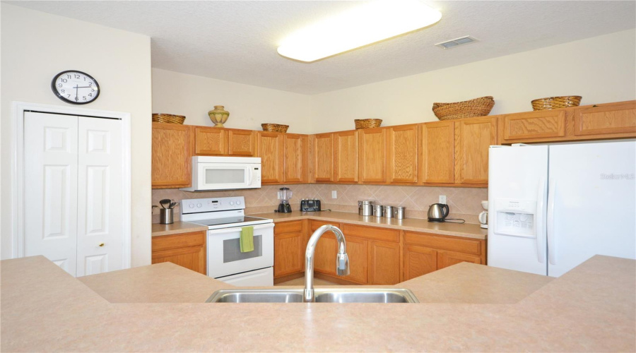 DAVENPORT, Florida 33897, 5 Bedrooms Bedrooms, ,3 BathroomsBathrooms,Residential,For Sale,CORVINA,0,MFRS5146455