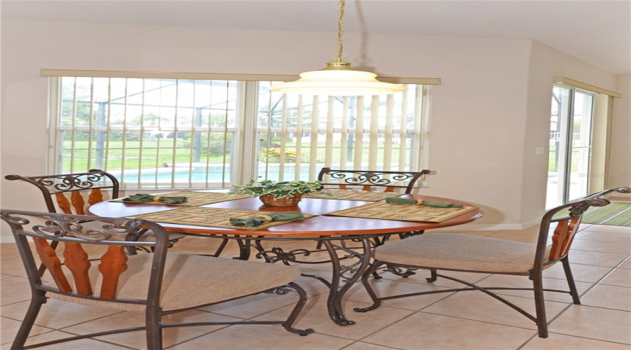 DAVENPORT, Florida 33897, 5 Bedrooms Bedrooms, ,3 BathroomsBathrooms,Residential,For Sale,CORVINA,0,MFRS5146455