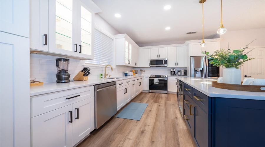 DAVENPORT, Florida 33896, 6 Bedrooms Bedrooms, ,4 BathroomsBathrooms,Residential,For Sale,PINE RIDGE,0,MFRS5121315