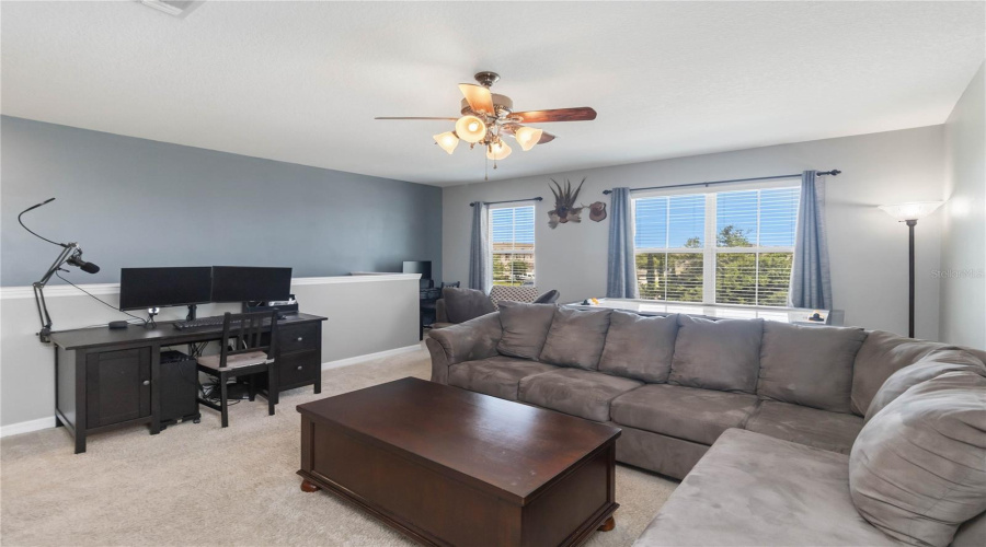 Large 2nd floor loft / family room or flex space