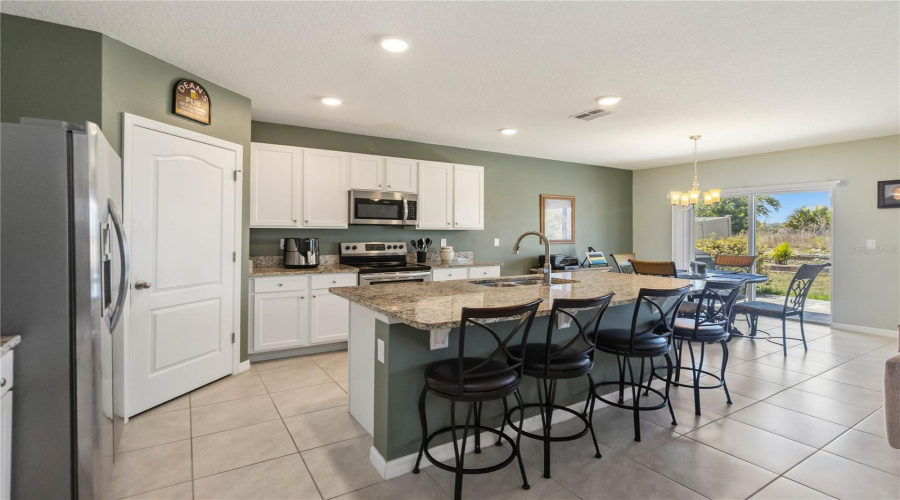 Spacious kitchen, granite countertops, pantry, open floor plan