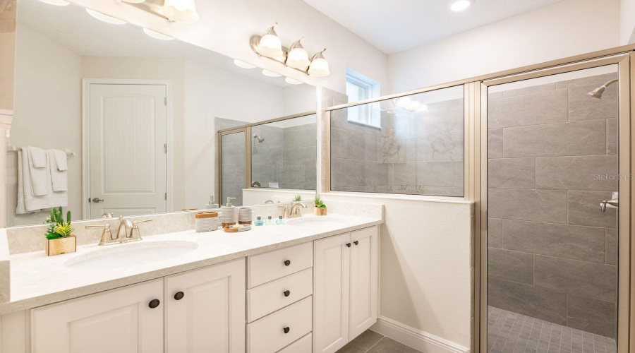 KISSIMMEE, Florida 34747, 6 Bedrooms Bedrooms, ,6 BathroomsBathrooms,Residential,For Sale,SOUTHFIELD,0,MFRO6397268