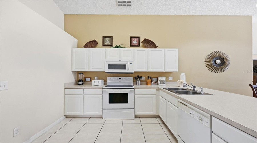 KISSIMMEE, Florida 34747, 4 Bedrooms Bedrooms, ,3 BathroomsBathrooms,Residential,For Sale,LIDO KEY,0,MFRO6397773