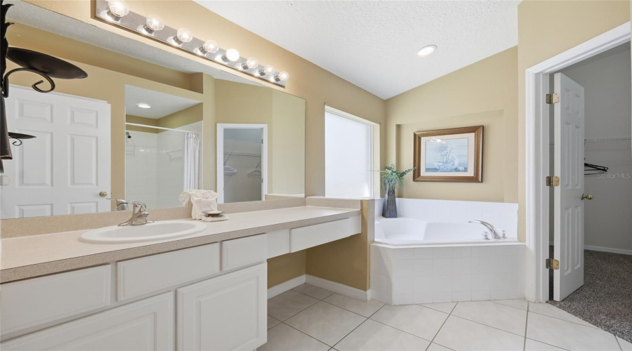 KISSIMMEE, Florida 34747, 4 Bedrooms Bedrooms, ,3 BathroomsBathrooms,Residential,For Sale,LIDO KEY,0,MFRO6397773