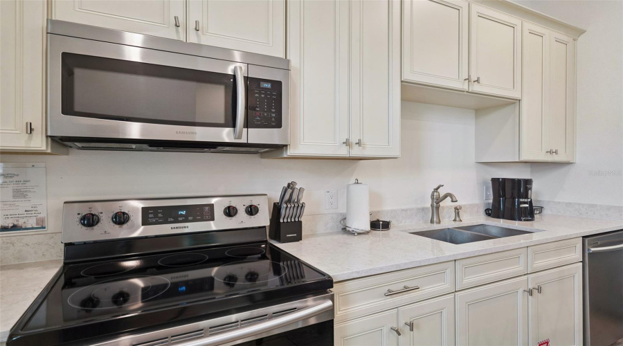 KISSIMMEE, Florida 34747, 3 Bedrooms Bedrooms, ,3 BathroomsBathrooms,Residential,For Sale,KNEE DEEP,0,MFRS5148481