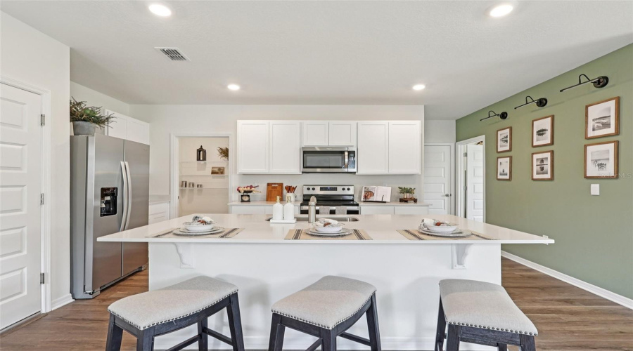 DAVENPORT, Florida 33837, 5 Bedrooms Bedrooms, ,3 BathroomsBathrooms,Residential,For Sale,SNOWFALL BEND,0,MFRO6401751