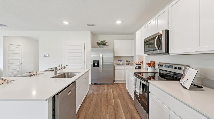 DAVENPORT, Florida 33837, 5 Bedrooms Bedrooms, ,3 BathroomsBathrooms,Residential,For Sale,SNOWFALL BEND,0,MFRO6401751