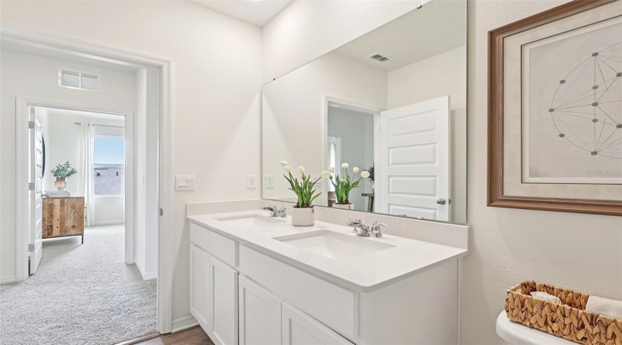 DAVENPORT, Florida 33837, 5 Bedrooms Bedrooms, ,3 BathroomsBathrooms,Residential,For Sale,SNOWFALL BEND,0,MFRO6401751