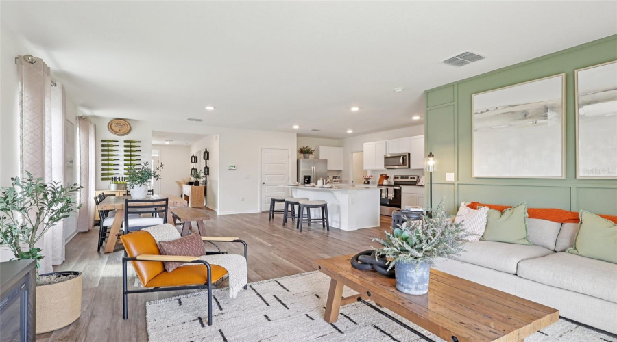 DAVENPORT, Florida 33837, 5 Bedrooms Bedrooms, ,3 BathroomsBathrooms,Residential,For Sale,SNOWFALL BEND,0,MFRO6401751