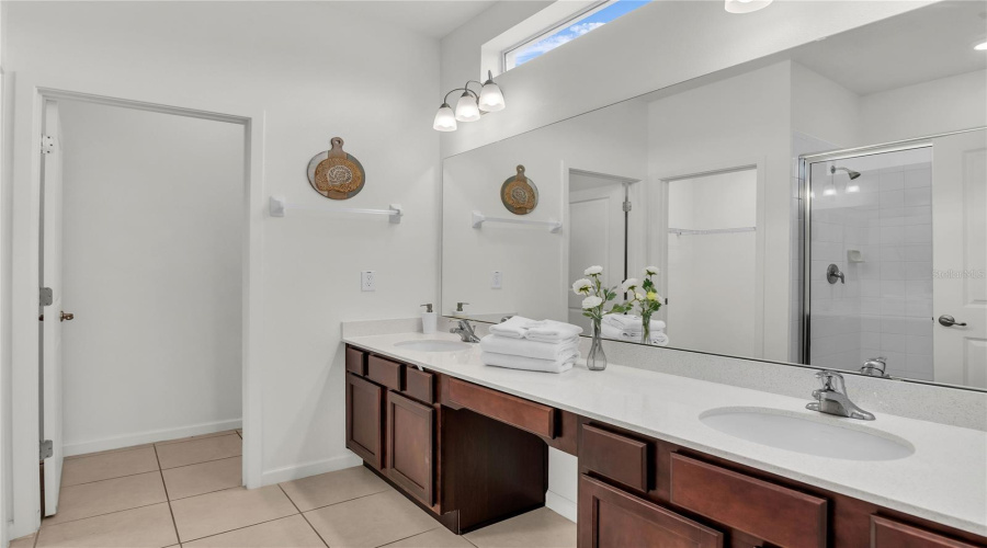 KISSIMMEE, Florida 34746, 10 Bedrooms Bedrooms, ,8 BathroomsBathrooms,Residential,For Sale,SHANTI,0,MFRO6401148