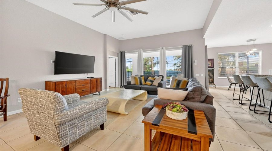 Slider_to_pool_from_family_room_kitchen_to_right_and_primary_bedroom_to_left