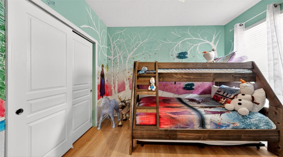 Bedroom_#4_pic_#2_closet_doors_to_left