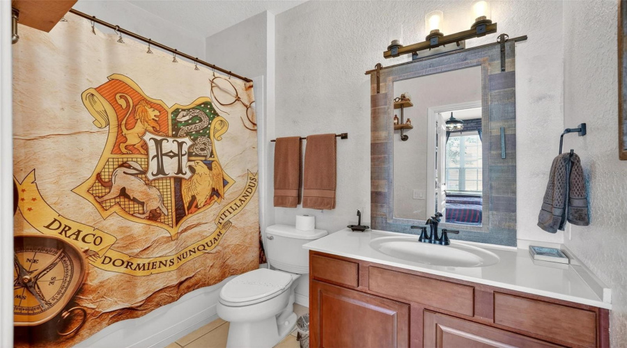 Front_bedroom_en-suite_bathroom