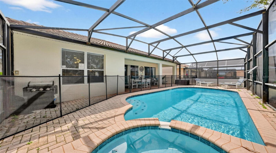 Pool_pic_#3_from_spa_area